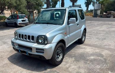 Jimny da vetrina unica proprietaria iscritta ASI