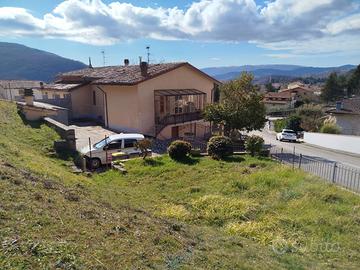 Villetta con giardino e vista panoramica