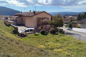 Villetta con giardino e vista panoramica