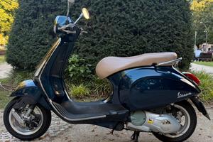 Vespa Primavera 150 • 2016 • 13.397 km • Blu