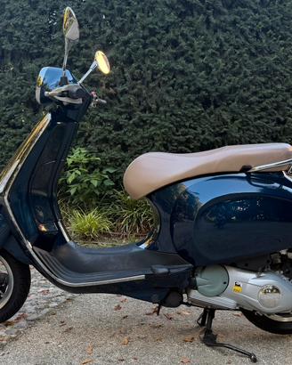 Vespa Primavera 150 • 2016 • 13.397 km • Blu