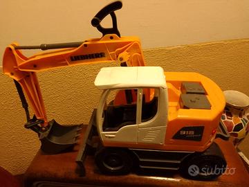 escavatore giocattolo liebherr
