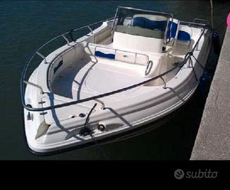 Nautica barca a motore