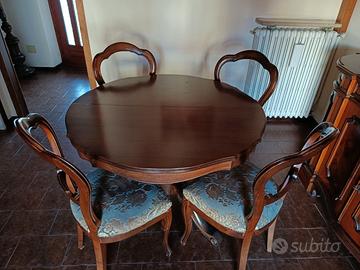 Tavolo rotondo e 4 sedie vintage