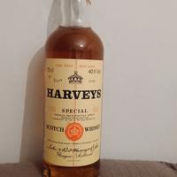 Bottiglie di Whisky Harveys e Bells vintage