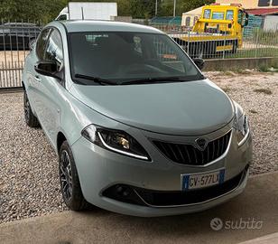 Lancia Ypsilon pari al nuovo
