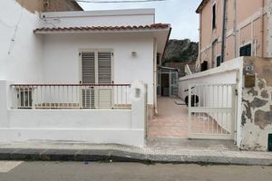 CASA SEMINDIPENDENTE A MILAZZO