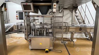 Linea confezionamento contenitori in plastica