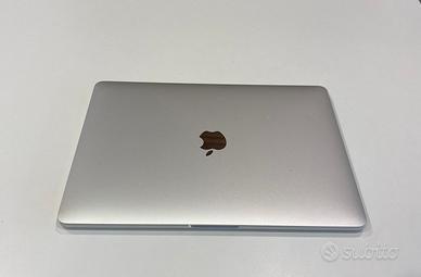 Macbook pro 13 2019 8/256 silver 4TB