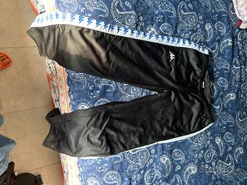 Due Pantaloni Kappa con bande laterali