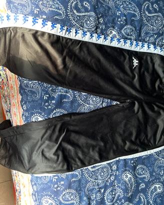 Due Pantaloni Kappa con bande laterali