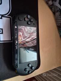 psp funzionante con caricatore originale  e giochi