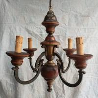 lampadario vintage legno e  ottone brunito 