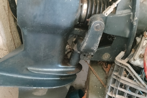 Piede poppiero per catamarano