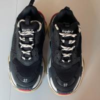 Sneakers Balenciaga modello Triple 5