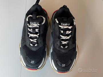 Sneakers Balenciaga modello Triple 5