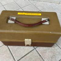 Cassetta da pesca e contenuto