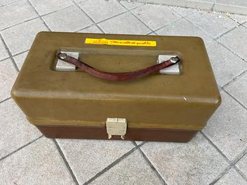 Cassetta da pesca e contenuto