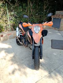KTM  690 supermoto
