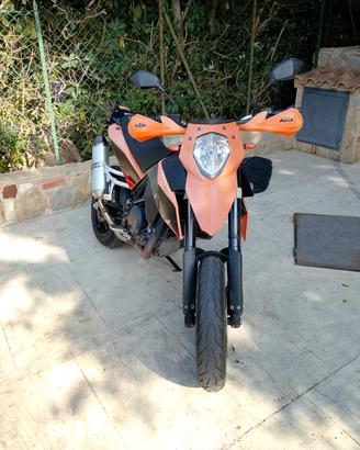 KTM  690 supermoto