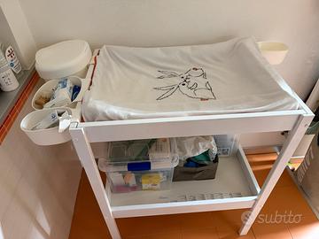 Fasciatoio IKEA bianco con accessori
