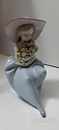 LLADRÓ Statua Bimba Con Fiori.