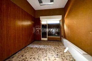 locale commerciale in Via Verazzano