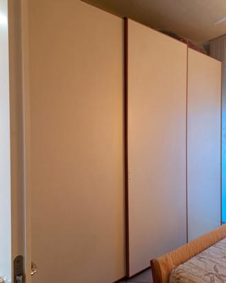 armadio tre ante scorrevoli