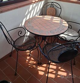 Tavolo in ferro battuto con sedie