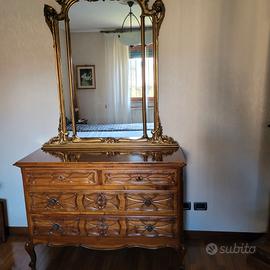 Como' e specchiera in stile barocco piemontese