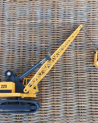 Gru escavatrice CATERPILLAR 225 giocattolo anni 9