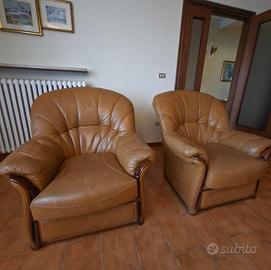 2 Poltrone in pelle con inserti in legno