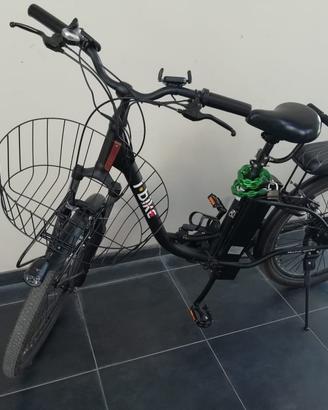 Bici elettrica city e-bike con batteria nuova
