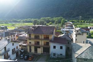 Palazzo / Stabile di 860 m² con più di 5 locali a 
