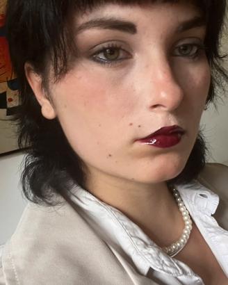 Studentessa per lavoro di poche ore settimanali