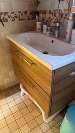 Lavabo bagno con miscelatore