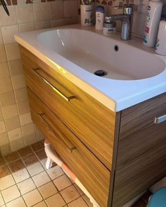Lavabo bagno con miscelatore