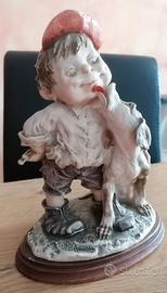 statuetta porcellana ragazzo con cane G. Armani 