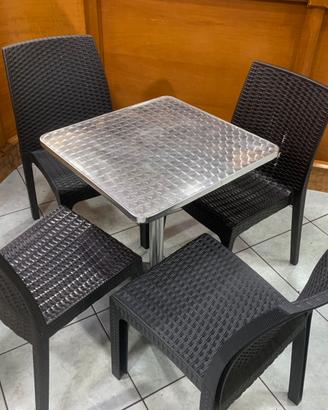 Tavolino co 4 sedie
