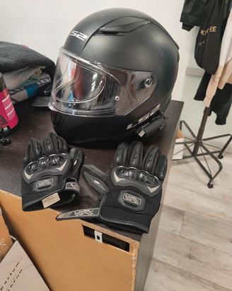 Casco con interfono e guanti