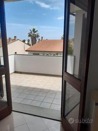 Trilocale con terrazzino al mare