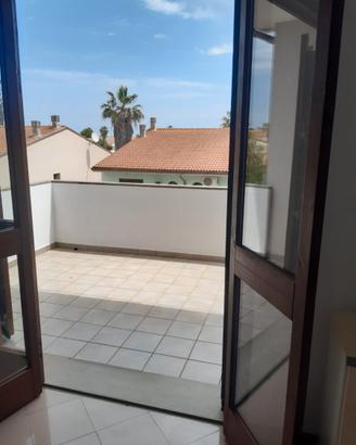 Trilocale con terrazzino al mare