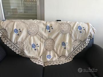 Tovaglia  rotonda in cotone, color écru,con rose