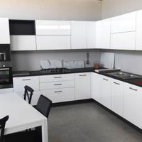 Cucina bianca ed orione con elettrodomestici!