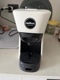 macchina del caffè Lavazza Tiny bianca