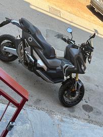 Xadv 750