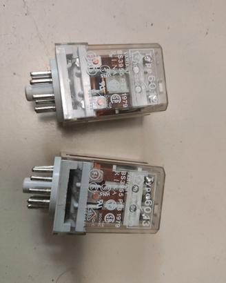 Lotto 2 Relè Industriali Finder 220V AC - Type 60