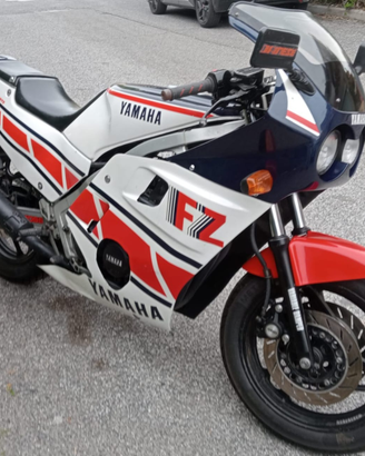 Yamaha FZ 400 R