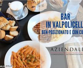 Bar posizionato con cucina in valpolicella