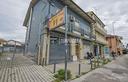 edificio-con-1-appartamento-su-due-piani-e-2-negoz